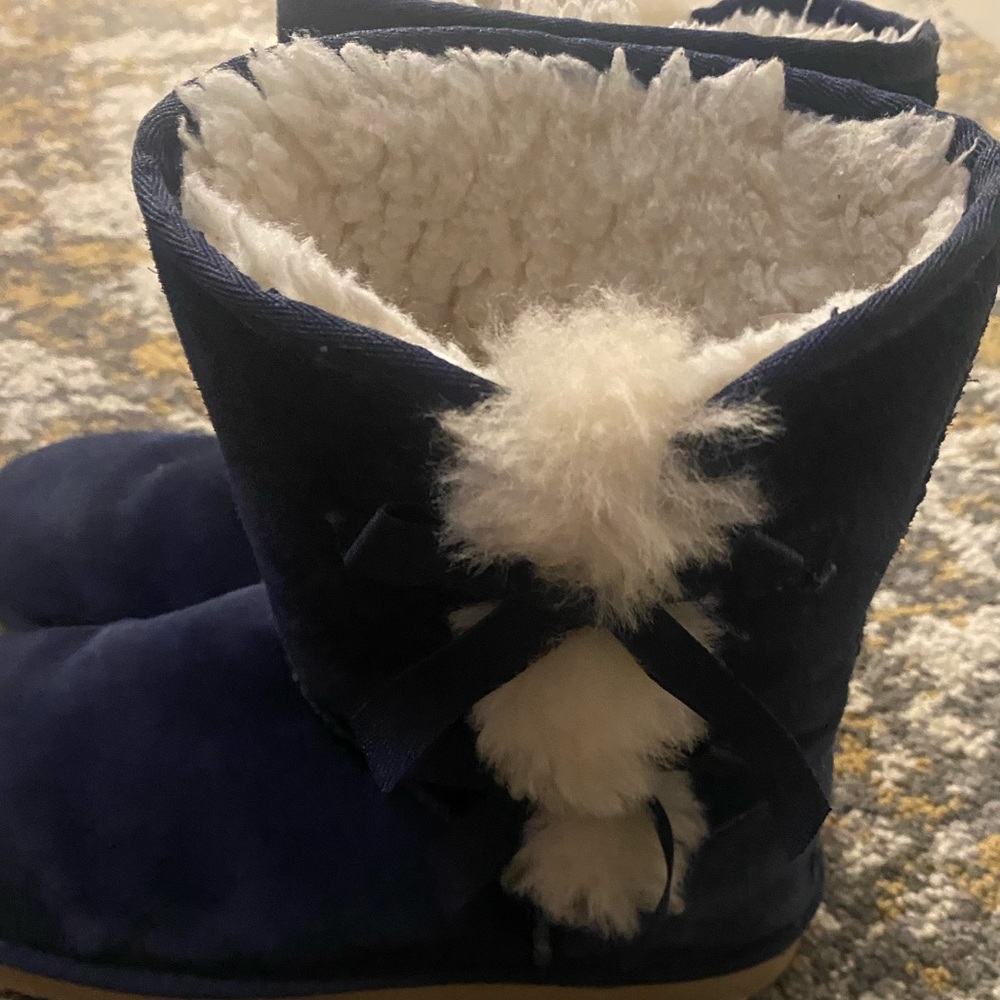 navy blue uggs
